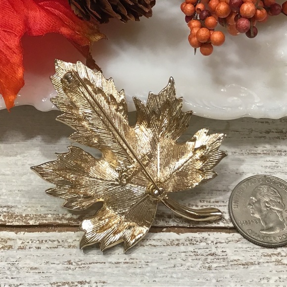 🌾[2/$28.00]🌾 Sarah Coventry Maple Leaf Pin - Picture 4 of 5